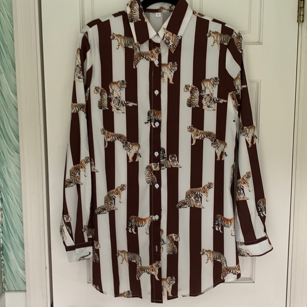 Satin blouse with tiger print